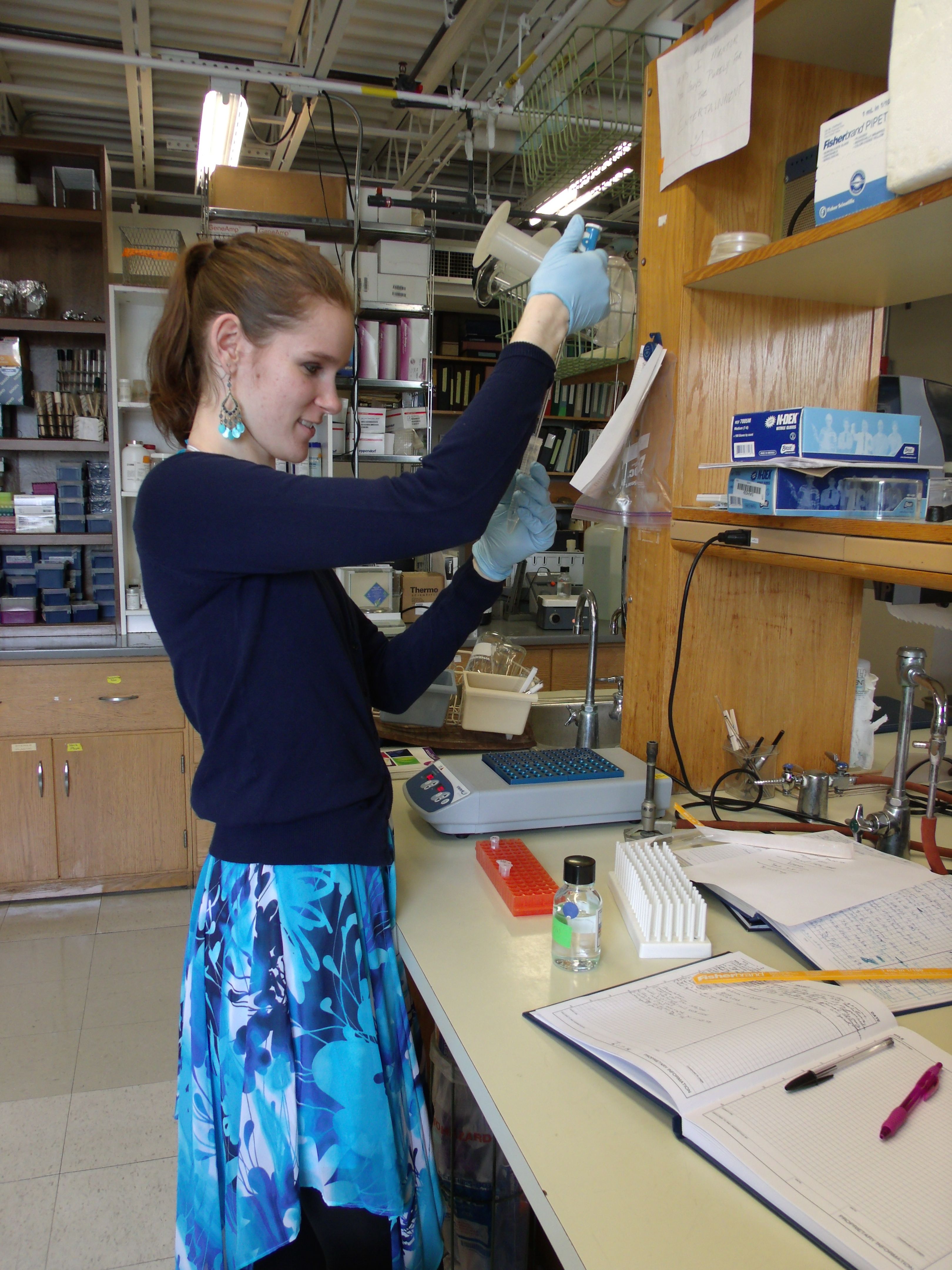 An Honors student working in the lab during HON150.